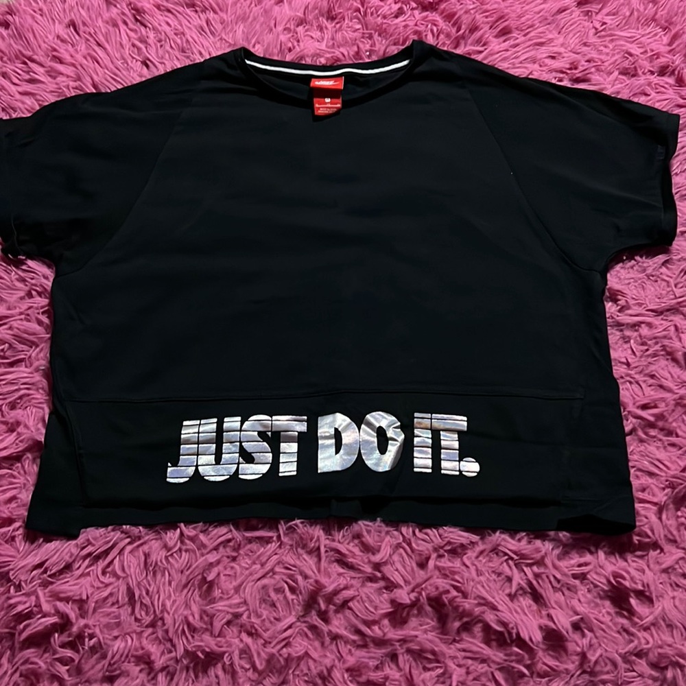 Womens Short Sleeve Nike Cropped Tshirt